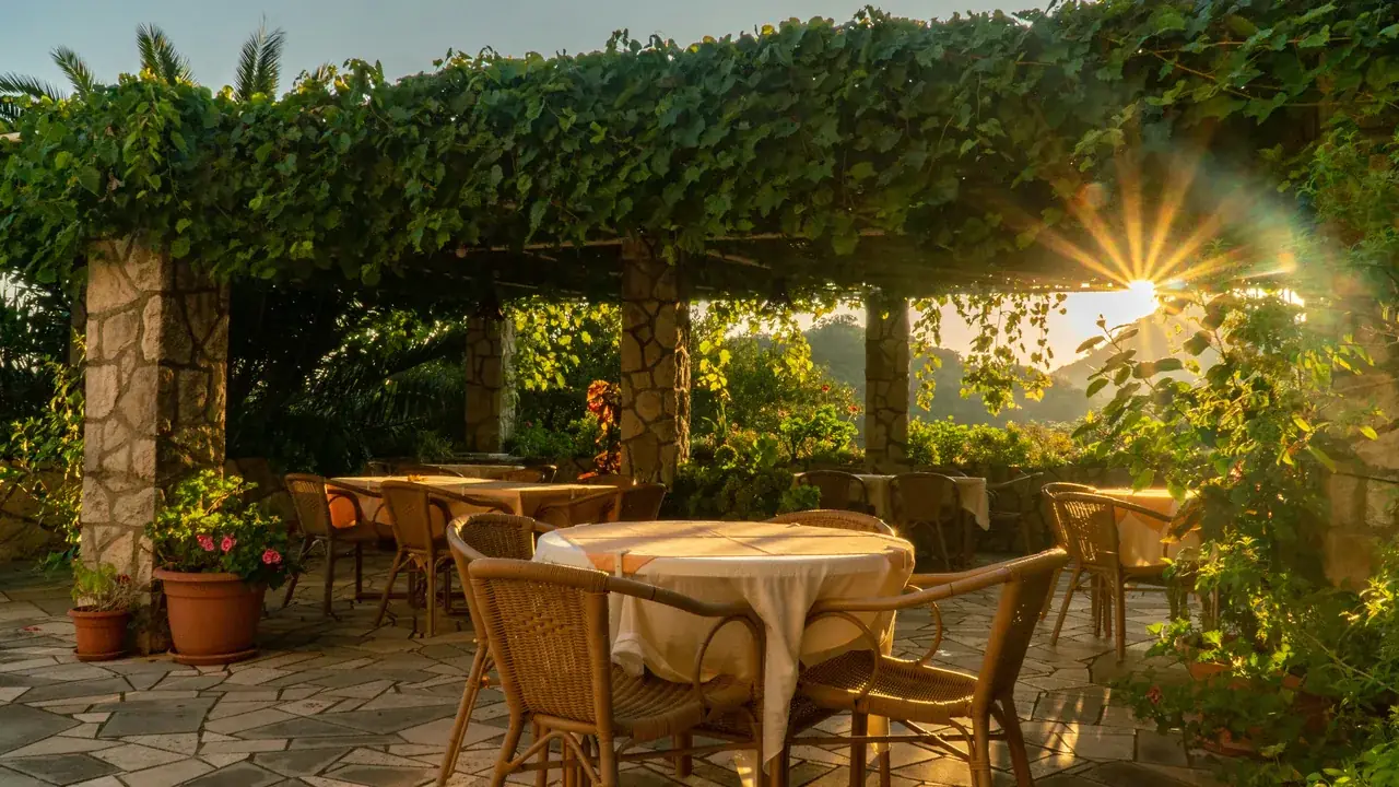 Outdoor Dining — list cover photo